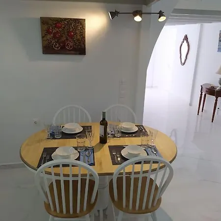 Hydra's Harbor House Apartment *